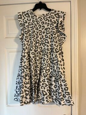 Women’s White and Gray Leopard Print Tiered Dress